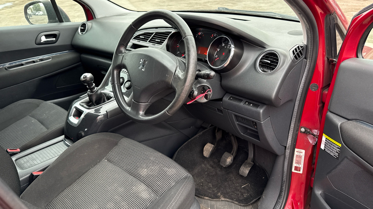 PEUGEOT 5008 2.0 HDI 150PS - سيارة: صور 5 PEUGEOT 5008 2.0 HDI 150PS - سيارة: صور 5