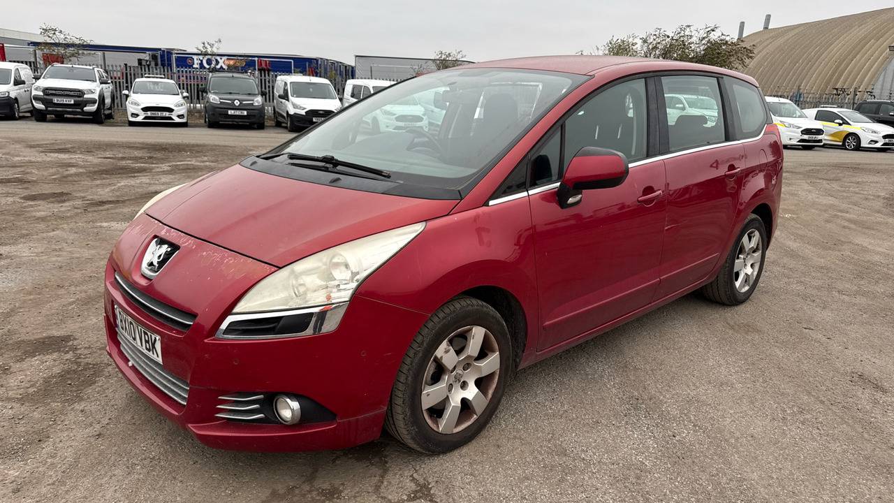 PEUGEOT 5008 2.0 HDI 150PS - سيارة: صور 2 PEUGEOT 5008 2.0 HDI 150PS - سيارة: صور 2