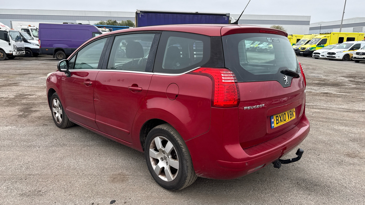 PEUGEOT 5008 2.0 HDI 150PS - سيارة: صور 3 PEUGEOT 5008 2.0 HDI 150PS - سيارة: صور 3