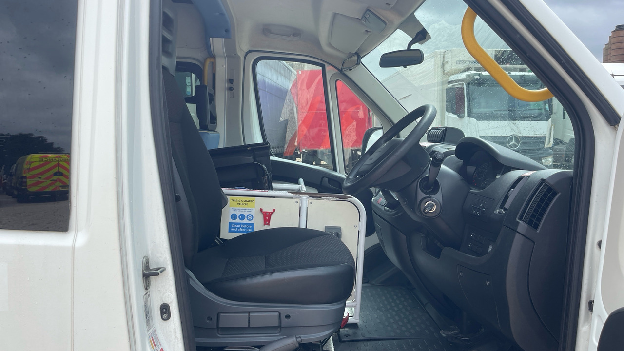 Peugeot Boxer 2.0 BLUE HDI 130PS - سيارة إسعاف: صور 5 Peugeot Boxer 2.0 BLUE HDI 130PS - سيارة إسعاف: صور 5