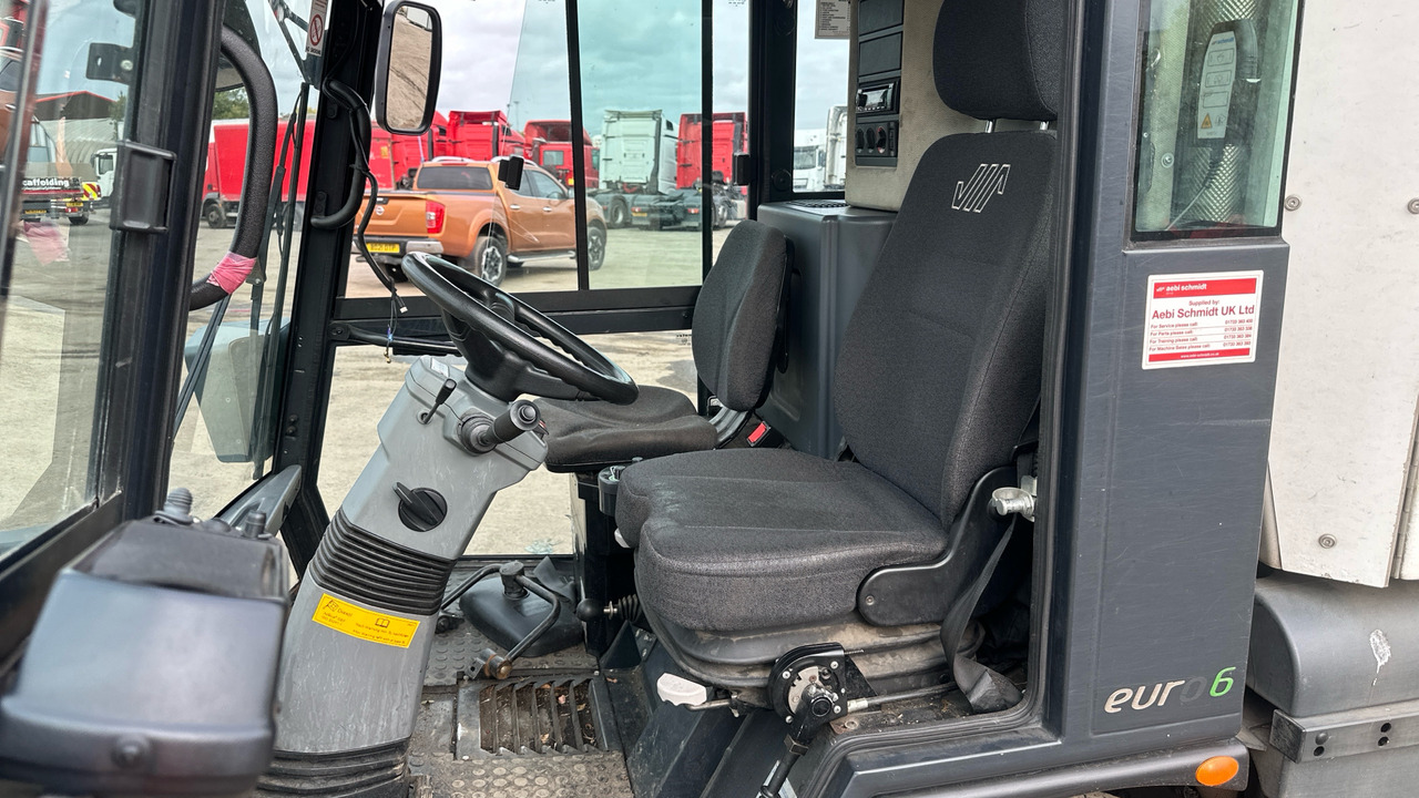 SCHMIDT SWINGO 200 - سياره كنس شوارع: صور 5 SCHMIDT SWINGO 200 - سياره كنس شوارع: صور 5