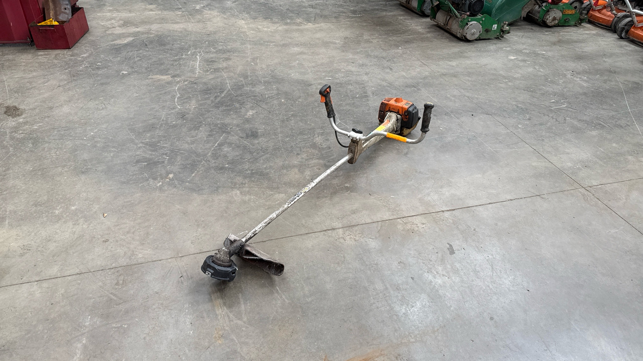 STIHL FS45C STRIMMER - معدات البناء: صور 2 STIHL FS45C STRIMMER - معدات البناء: صور 2