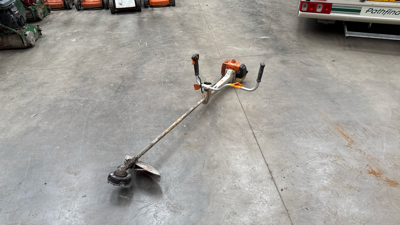 STIHL FS45C STRIMMER - معدات البناء: صور 2 STIHL FS45C STRIMMER - معدات البناء: صور 2