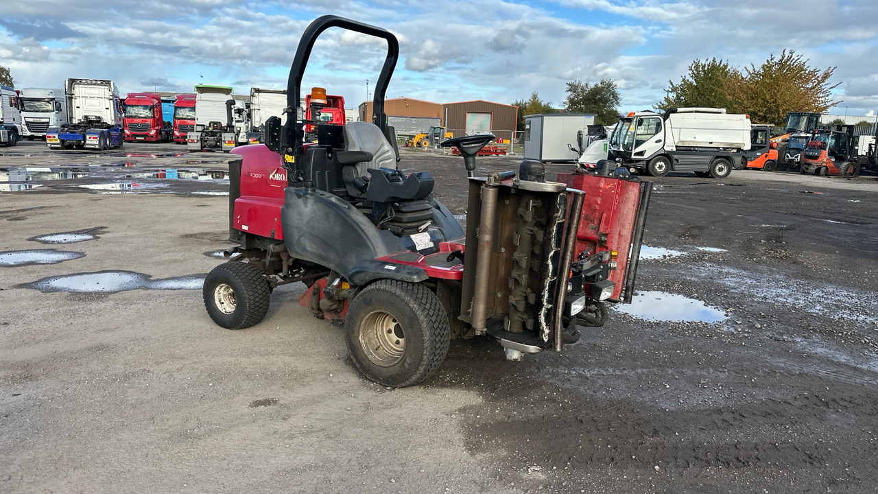 TORO LTF3000 - جزازة المروج: صور 1 TORO LTF3000 - جزازة المروج: صور 1