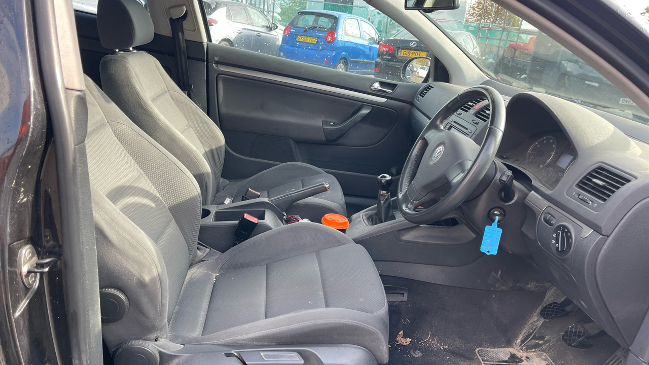 VOLKSWAGEN GOLF 2.0 GT FSI - هاتشباك: صور 5 VOLKSWAGEN GOLF 2.0 GT FSI - هاتشباك: صور 5