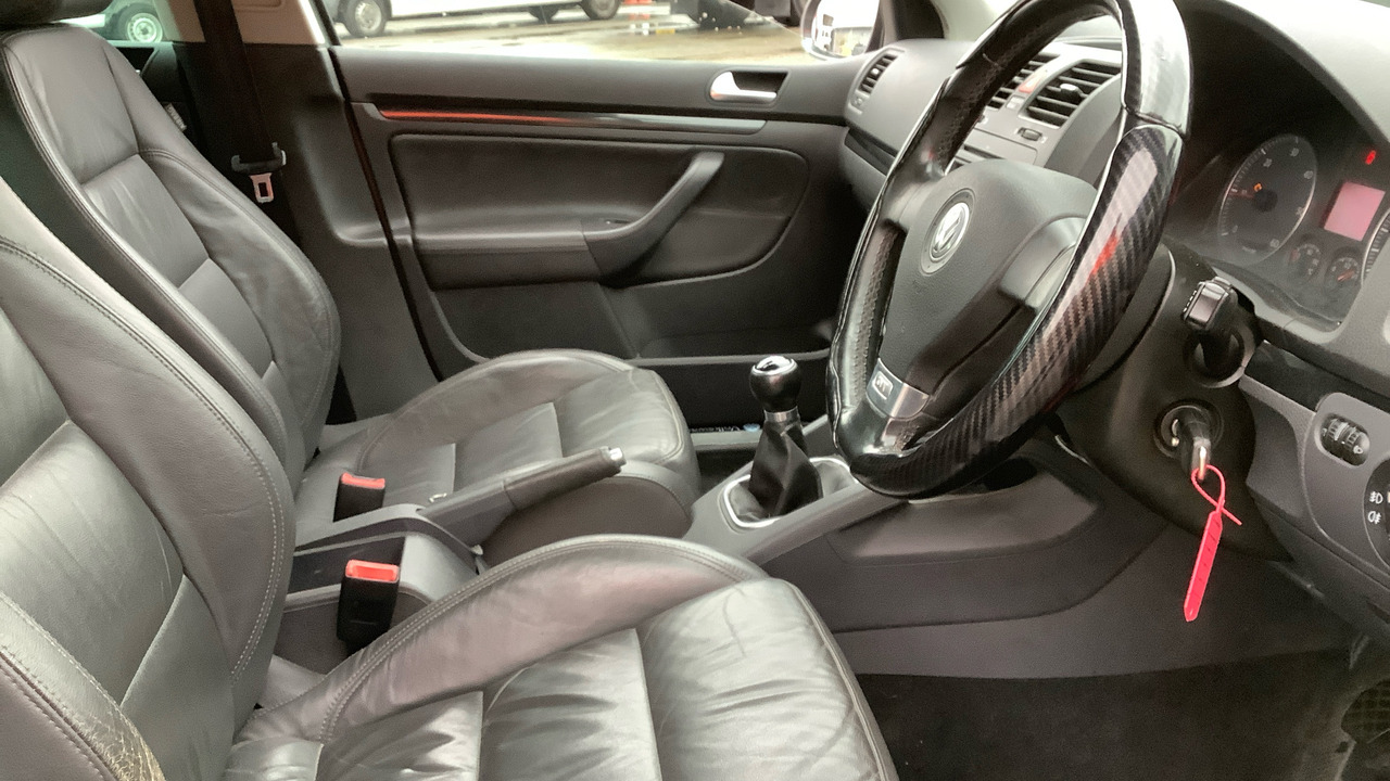 VOLKSWAGEN GOLF GT 2.0 TDI 140PS - هاتشباك: صور 5 VOLKSWAGEN GOLF GT 2.0 TDI 140PS - هاتشباك: صور 5