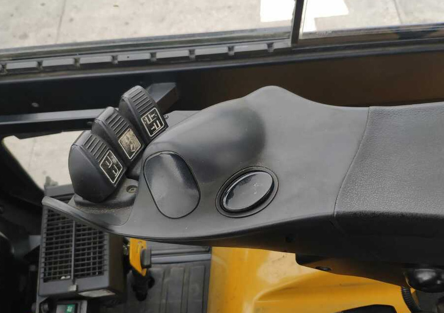 Yale GLP35VX - رافعة شوكية تعمل بالغاز: صور 5 Yale GLP35VX - رافعة شوكية تعمل بالغاز: صور 5