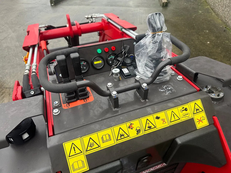 Rhinoceros KS925 - بلدوزر: صور 3 Rhinoceros KS925 - بلدوزر: صور 3