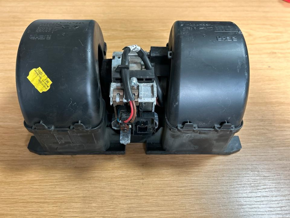 DAF CF Klimaanlage Motor A4584/A4588 - نظام التبريد - شاحنة: صور 5 DAF CF Klimaanlage Motor A4584/A4588 - نظام التبريد - شاحنة: صور 5