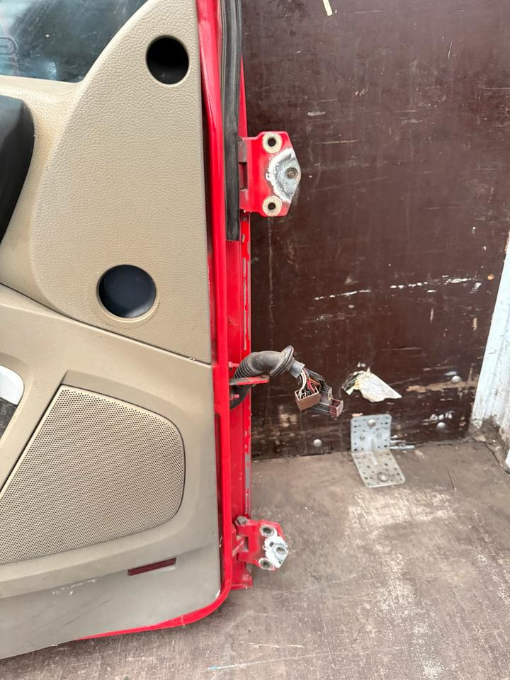 DAF XF 105,460 Fahrertür Rot Spiegel Innenverkleidung LN 47 - باب و قطع الغيار - شاحنة: صور 3 DAF XF 105,460 Fahrertür Rot Spiegel Innenverkleidung LN 47 - باب و قطع الغيار - شاحنة: صور 3