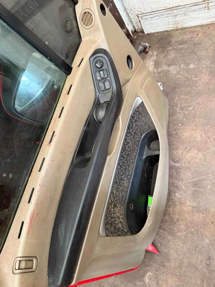 DAF XF 105,460 Fahrertür Rot Spiegel Innenverkleidung LN 47 - باب و قطع الغيار - شاحنة: صور 4 DAF XF 105,460 Fahrertür Rot Spiegel Innenverkleidung LN 47 - باب و قطع الغيار - شاحنة: صور 4