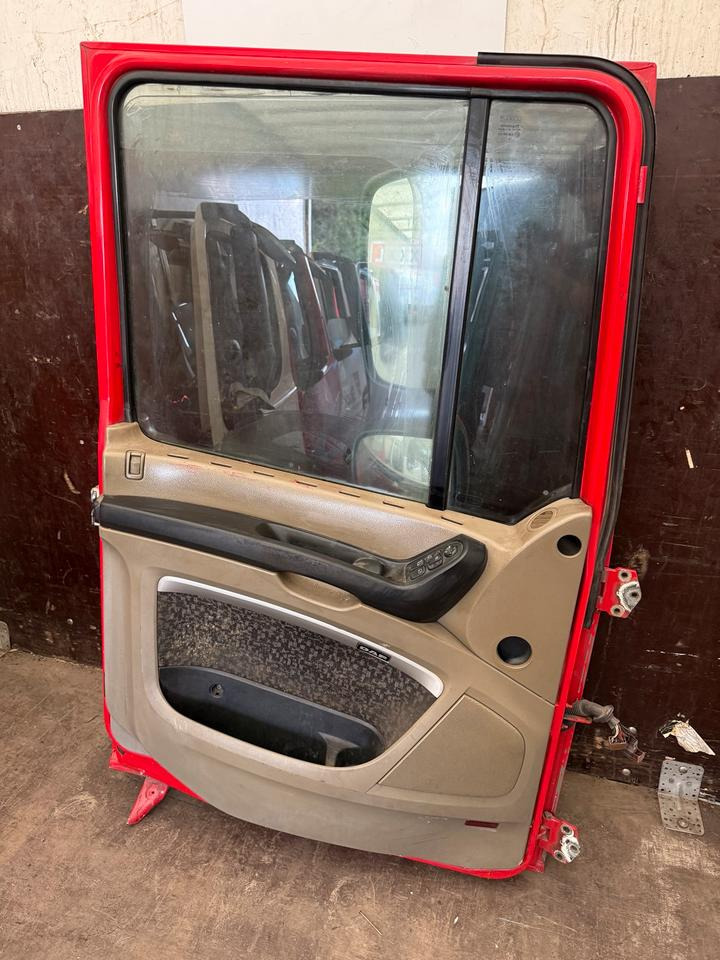 DAF XF 105,460 Fahrertür Rot Spiegel Innenverkleidung LN 47 - باب و قطع الغيار - شاحنة: صور 2 DAF XF 105,460 Fahrertür Rot Spiegel Innenverkleidung LN 47 - باب و قطع الغيار - شاحنة: صور 2