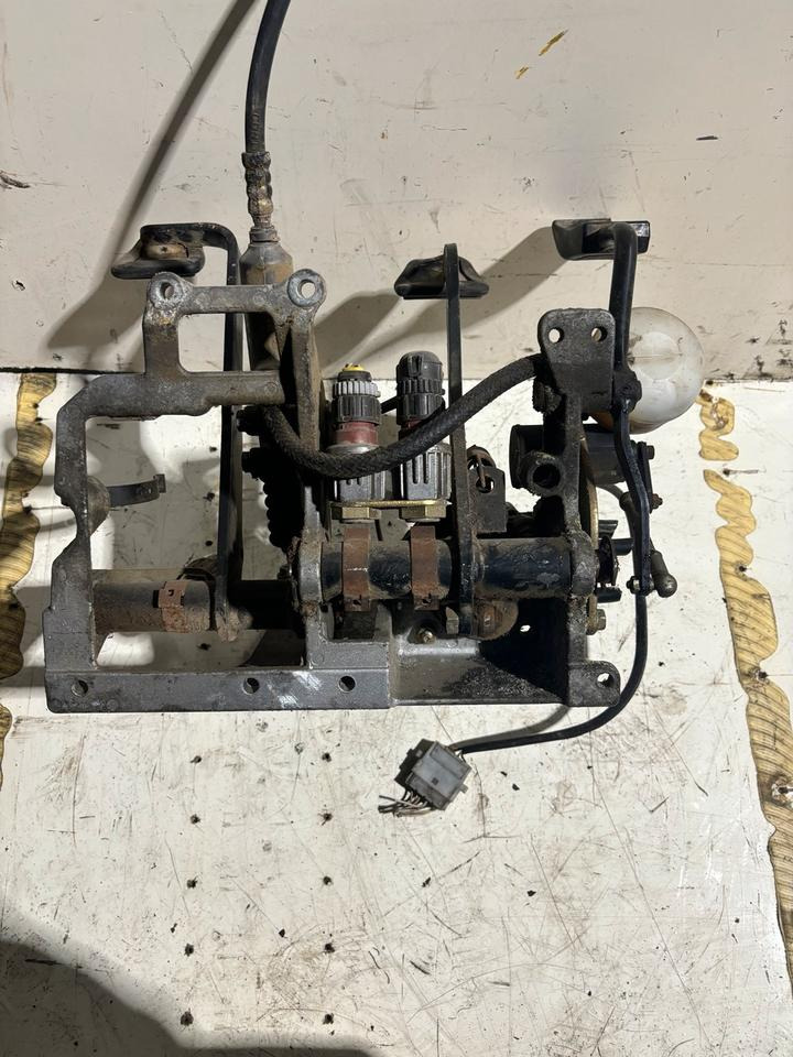 Haldex Betriebsbremsventil 320063123 - صمام الفرامل - شاحنة: صور 3 Haldex Betriebsbremsventil 320063123 - صمام الفرامل - شاحنة: صور 3