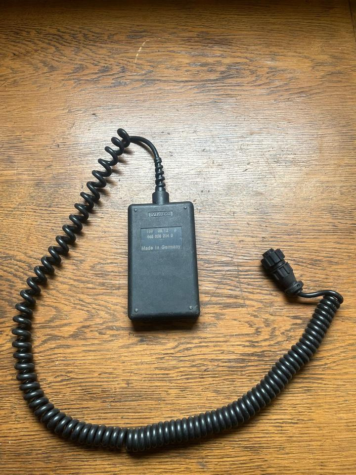 IVECO Bediengerät Fernbedienung Luftfederung WABCO 4460562540 - تعليق هوائي - شاحنة: صور 3 IVECO Bediengerät Fernbedienung Luftfederung WABCO 4460562540 - تعليق هوائي - شاحنة: صور 3