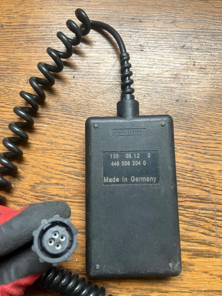 IVECO Bediengerät Fernbedienung Luftfederung WABCO 4460562540 - تعليق هوائي - شاحنة: صور 2 IVECO Bediengerät Fernbedienung Luftfederung WABCO 4460562540 - تعليق هوائي - شاحنة: صور 2
