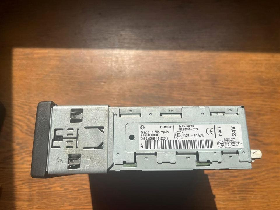 MAN Bosch Multimedia Radio 24V 81.28101-6184 - نظم الملاحة - شاحنة: صور 3 MAN Bosch Multimedia Radio 24V 81.28101-6184 - نظم الملاحة - شاحنة: صور 3