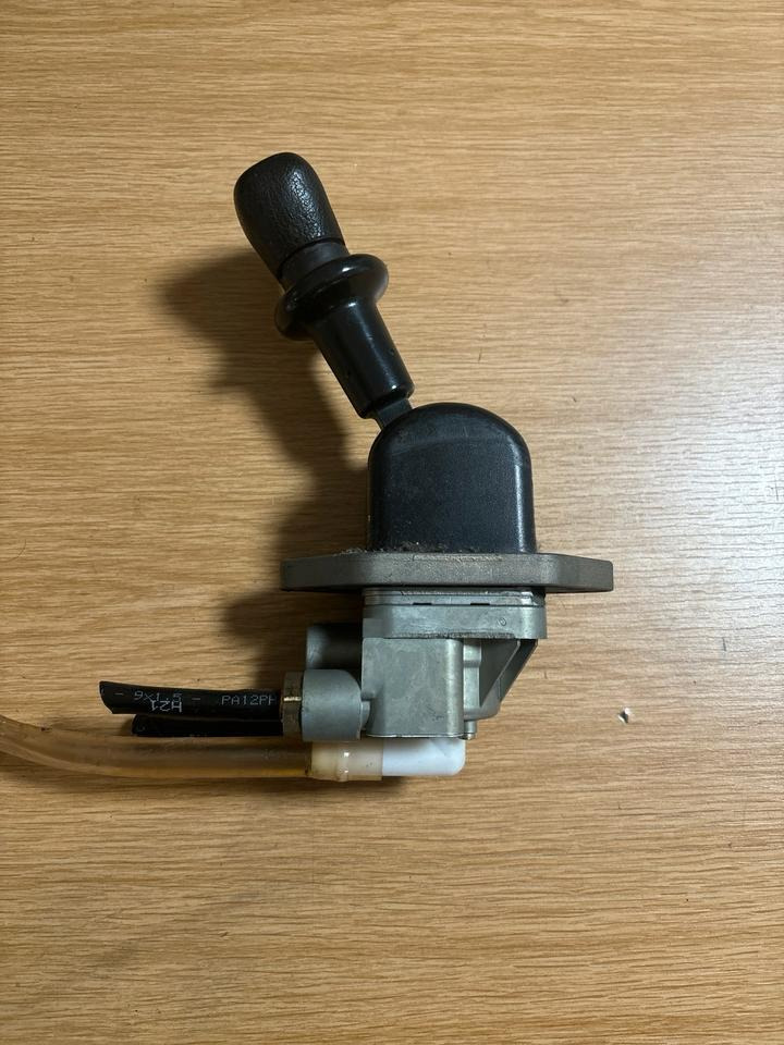 MAN Bremsventil Feststellbremse Handbremsventil 81.52315.6185 - صمام الفرامل - شاحنة: صور 2 MAN Bremsventil Feststellbremse Handbremsventil 81.52315.6185 - صمام الفرامل - شاحنة: صور 2