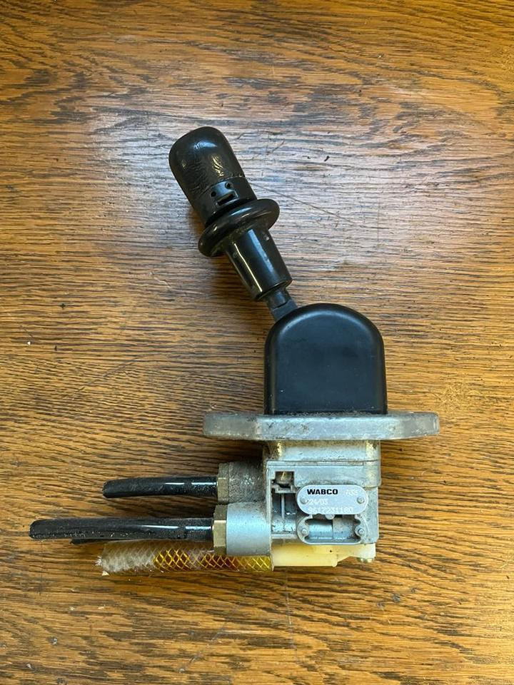 MAN Bremsventil Feststellbremse Handbremsventil 9617231180 - صمام الفرامل - شاحنة: صور 1 MAN Bremsventil Feststellbremse Handbremsventil 9617231180 - صمام الفرامل - شاحنة: صور 1