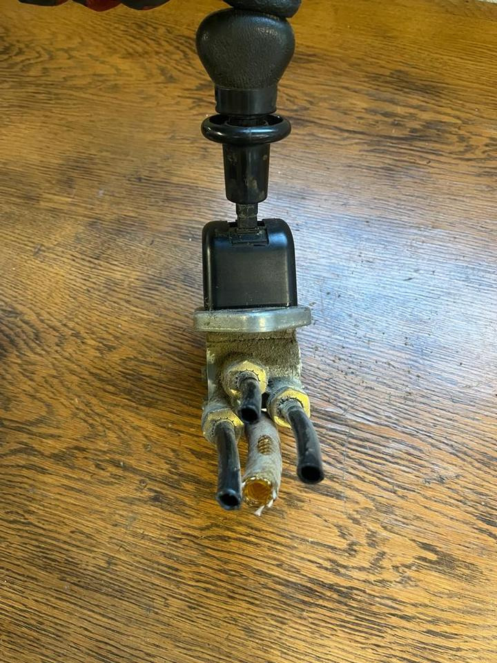 MAN Bremsventil Feststellbremse Handbremsventil 9617231180 - صمام الفرامل - شاحنة: صور 4 MAN Bremsventil Feststellbremse Handbremsventil 9617231180 - صمام الفرامل - شاحنة: صور 4