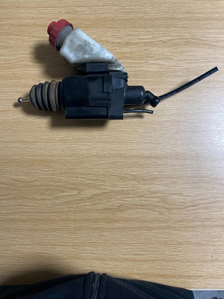 MAN Geberzylinder Kopplung WABCO 81.307006019 - اسطوانه القابض - شاحنة: صور 1 MAN Geberzylinder Kopplung WABCO 81.307006019 - اسطوانه القابض - شاحنة: صور 1