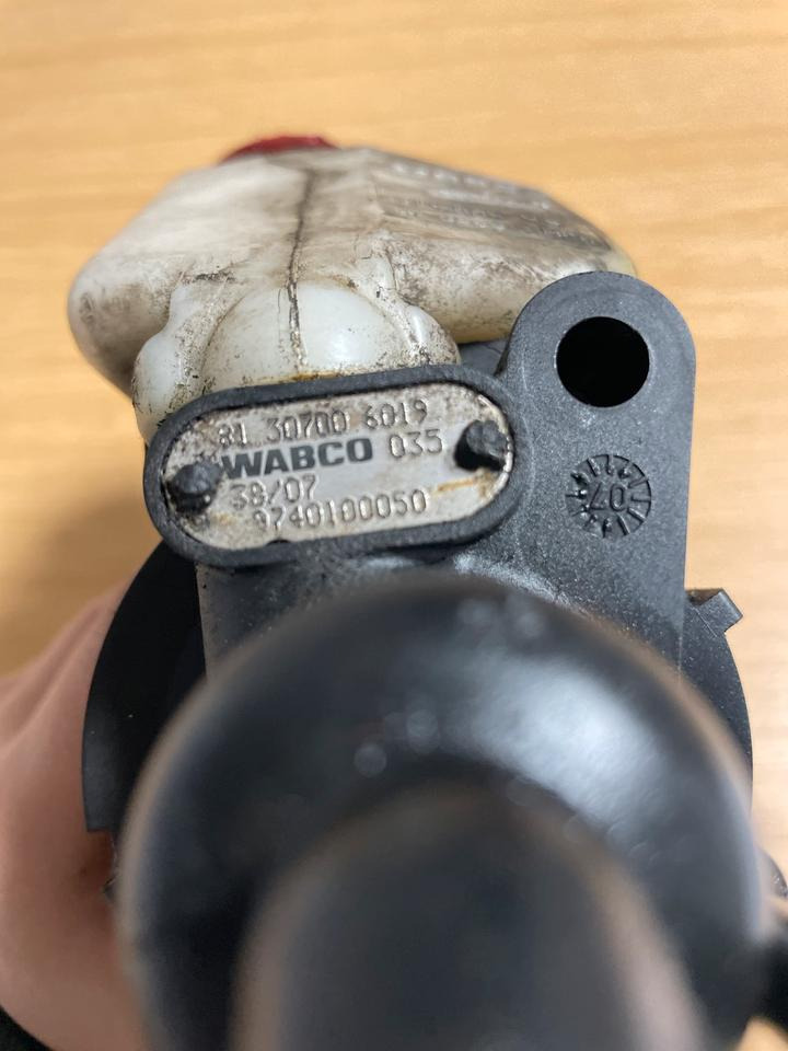 MAN Geberzylinder Kopplung WABCO 81.307006019 - اسطوانه القابض - شاحنة: صور 4 MAN Geberzylinder Kopplung WABCO 81.307006019 - اسطوانه القابض - شاحنة: صور 4