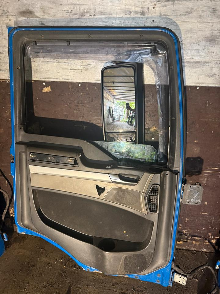 MAN TGS EU5 Fahrertür Blau Spiegel Innenverkleidung LN 55 - باب و قطع الغيار - شاحنة: صور 2 MAN TGS EU5 Fahrertür Blau Spiegel Innenverkleidung LN 55 - باب و قطع الغيار - شاحنة: صور 2