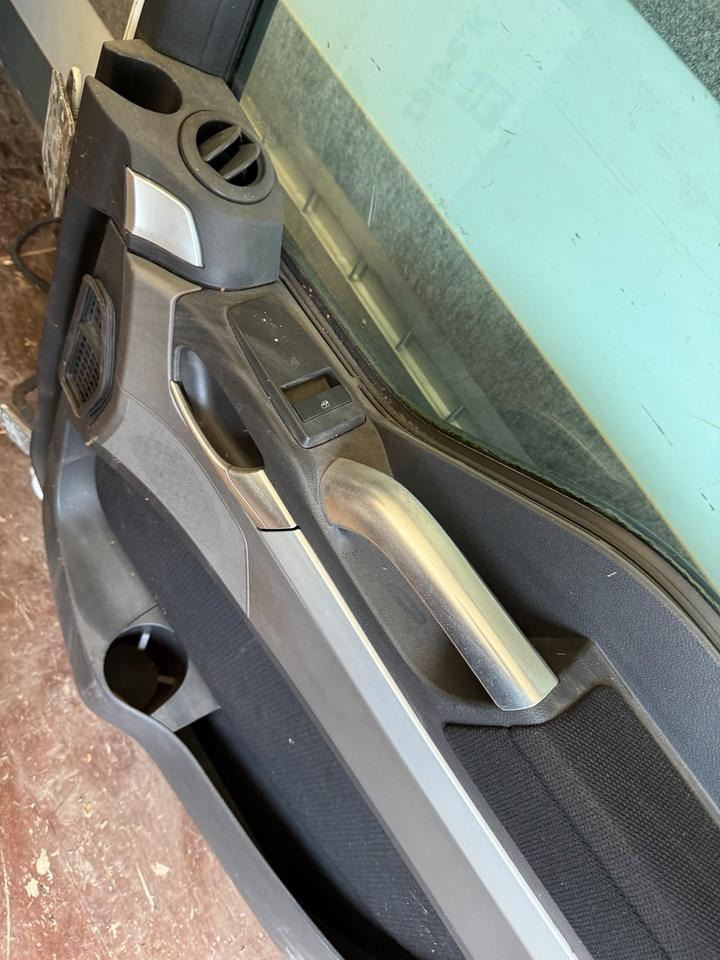 MAN TGX Beifahrertür Weiß Innenverkleidung LN 67 - باب و قطع الغيار - شاحنة: صور 4 MAN TGX Beifahrertür Weiß Innenverkleidung LN 67 - باب و قطع الغيار - شاحنة: صور 4