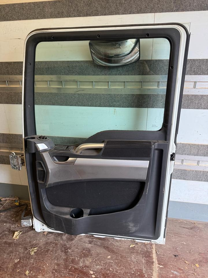 MAN TGX Beifahrertür Weiß Innenverkleidung LN 67 - باب و قطع الغيار - شاحنة: صور 2 MAN TGX Beifahrertür Weiß Innenverkleidung LN 67 - باب و قطع الغيار - شاحنة: صور 2