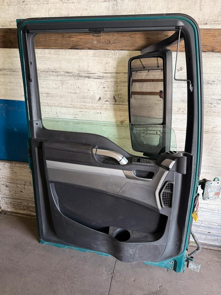 MAN TGX Fahrertür Grün Spiegel Innenverkleidung LN 60 - باب و قطع الغيار - شاحنة: صور 2 MAN TGX Fahrertür Grün Spiegel Innenverkleidung LN 60 - باب و قطع الغيار - شاحنة: صور 2