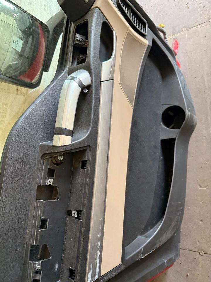 MAN TGX Fahrertür Rot Spiegel Innenverkleidung LN 63 - باب و قطع الغيار - شاحنة: صور 5 MAN TGX Fahrertür Rot Spiegel Innenverkleidung LN 63 - باب و قطع الغيار - شاحنة: صور 5