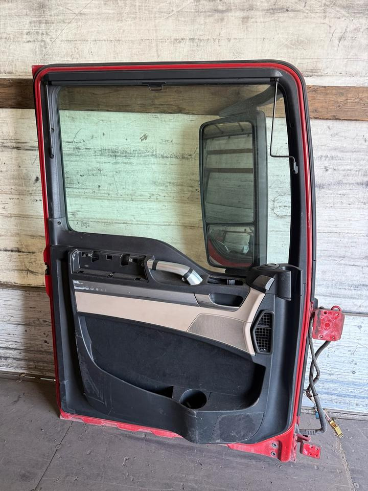 MAN TGX Fahrertür Rot Spiegel Innenverkleidung LN 63 - باب و قطع الغيار - شاحنة: صور 2 MAN TGX Fahrertür Rot Spiegel Innenverkleidung LN 63 - باب و قطع الغيار - شاحنة: صور 2