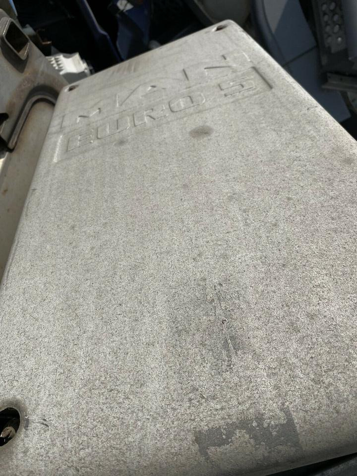 MAN TGX Schalldämpfer Auspuff EURO 5: 81 15103 0039 - كاتم صوت - شاحنة: صور 4 MAN TGX Schalldämpfer Auspuff EURO 5: 81 15103 0039 - كاتم صوت - شاحنة: صور 4