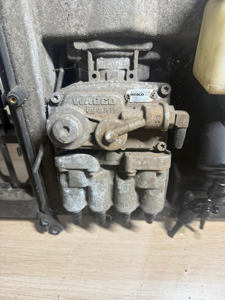 MAN WABCO Fußbremsventil 4800200070 81.52130-6295 - أجزاء الفرامل - شاحنة: صور 2 MAN WABCO Fußbremsventil 4800200070 81.52130-6295 - أجزاء الفرامل - شاحنة: صور 2