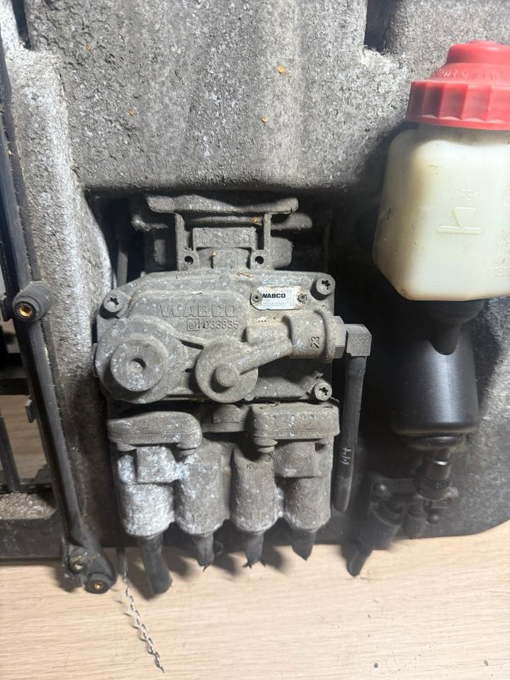 MAN WABCO Fußbremsventil 4800200090 - أجزاء الفرامل - شاحنة: صور 2 MAN WABCO Fußbremsventil 4800200090 - أجزاء الفرامل - شاحنة: صور 2
