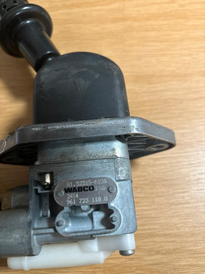 MAN WABCO Handbremsventil / Festellbremse 81.52315-6156 - عتلة تبديل السرعة - شاحنة: صور 3 MAN WABCO Handbremsventil / Festellbremse 81.52315-6156 - عتلة تبديل السرعة - شاحنة: صور 3