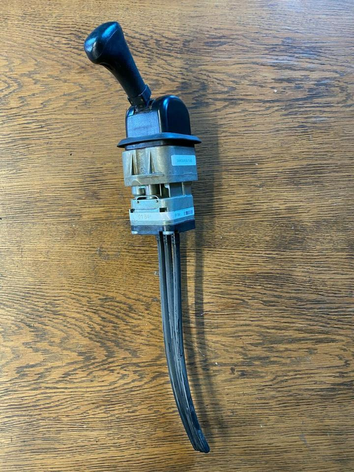 Mercedes Actros MP2 Handknorrbremse A 000 420 01 84 - عتلة تبديل السرعة - شاحنة: صور 2 Mercedes Actros MP2 Handknorrbremse A 000 420 01 84 - عتلة تبديل السرعة - شاحنة: صور 2