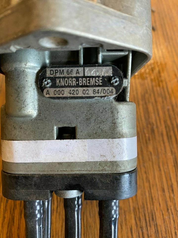 Mercedes Actros MP2 Handknorrbremse A 000 420 02 84 - عتلة تبديل السرعة - شاحنة: صور 3 Mercedes Actros MP2 Handknorrbremse A 000 420 02 84 - عتلة تبديل السرعة - شاحنة: صور 3