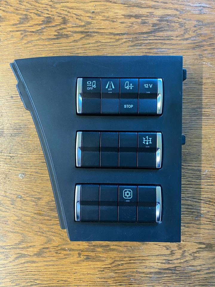 Mercedes Actros MP4 Bedienungspanel A 960 540 02 46 - الكابينة والداخلية - شاحنة: صور 1 Mercedes Actros MP4 Bedienungspanel A 960 540 02 46 - الكابينة والداخلية - شاحنة: صور 1