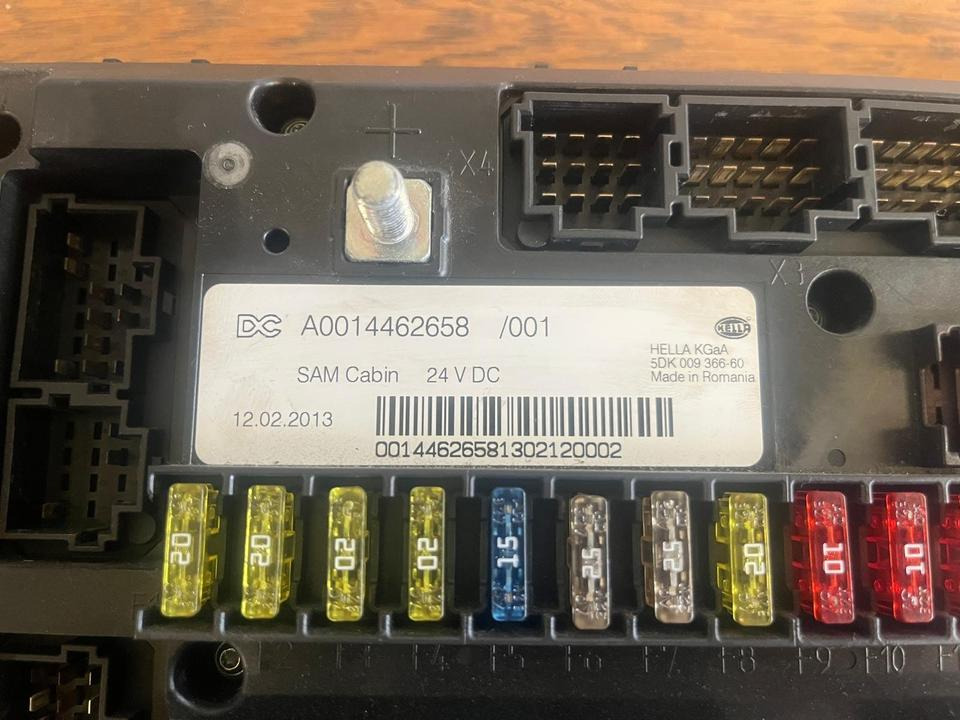 Mercedes Actros MP4 SAM Cabin Sicherungskasten A0014462658 - مصهر - شاحنة: صور 3 Mercedes Actros MP4 SAM Cabin Sicherungskasten A0014462658 - مصهر - شاحنة: صور 3