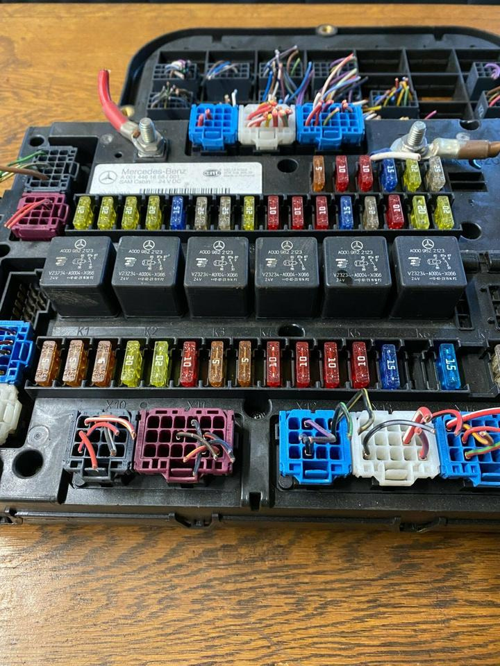 Mercedes Actros MP4 Sicherungskasten A 001 446 16 58 - مصهر - شاحنة: صور 3 Mercedes Actros MP4 Sicherungskasten A 001 446 16 58 - مصهر - شاحنة: صور 3