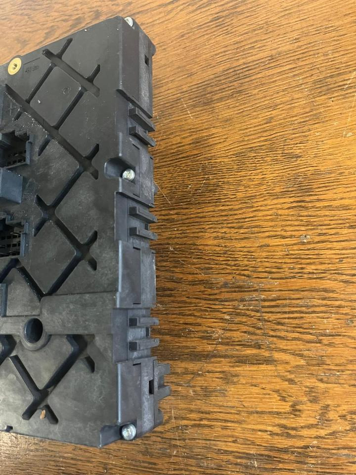 Mercedes Actros MP4 Single-SAM Sicherungskasten A0014463658 - مصهر - شاحنة: صور 5 Mercedes Actros MP4 Single-SAM Sicherungskasten A0014463658 - مصهر - شاحنة: صور 5