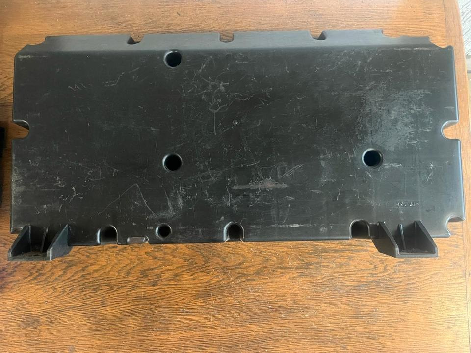 Mercedes Actros MP4 Subwoofer Soundsystem Bass A0018206202 - لوحة القيادة - شاحنة: صور 5 Mercedes Actros MP4 Subwoofer Soundsystem Bass A0018206202 - لوحة القيادة - شاحنة: صور 5