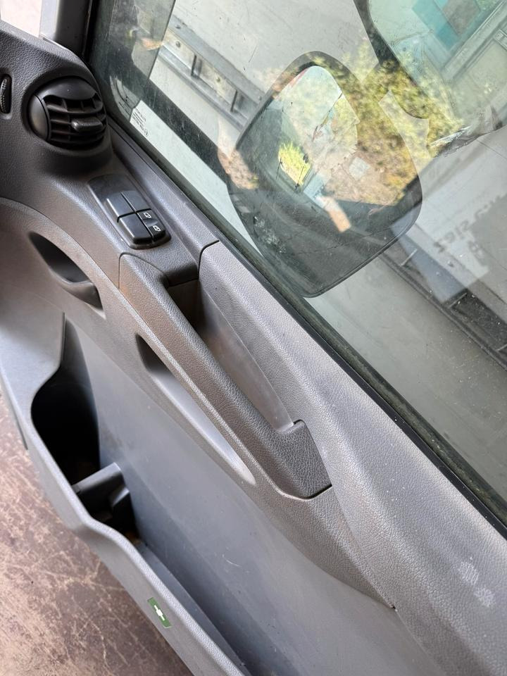 Mercedes Atego 2 Beifahrertür Grau Spiegel Innenverkleidung LN 70 - باب و قطع الغيار - شاحنة: صور 4 Mercedes Atego 2 Beifahrertür Grau Spiegel Innenverkleidung LN 70 - باب و قطع الغيار - شاحنة: صور 4