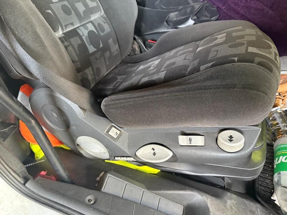 Mercedes Atego 3 Beifahrersitz mit Luft - مقاعد السيارات - شاحنة: صور 2 Mercedes Atego 3 Beifahrersitz mit Luft - مقاعد السيارات - شاحنة: صور 2