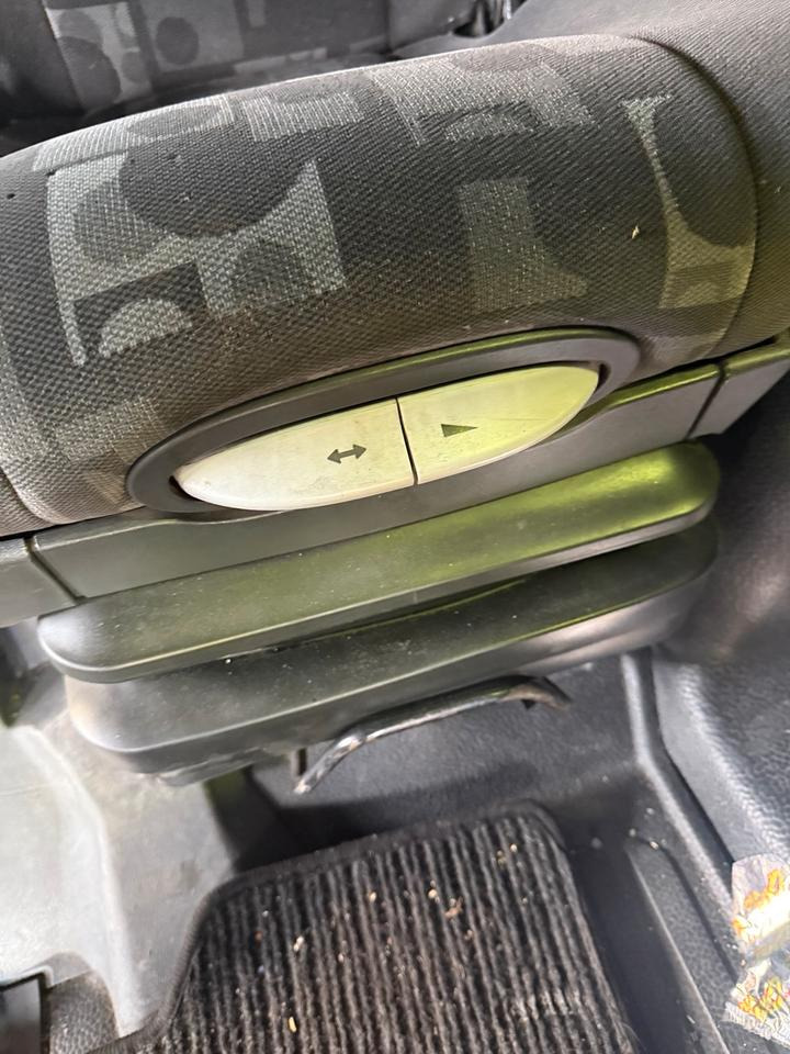 Mercedes Atego 3 Beifahrersitz mit Luft - مقاعد السيارات - شاحنة: صور 5 Mercedes Atego 3 Beifahrersitz mit Luft - مقاعد السيارات - شاحنة: صور 5