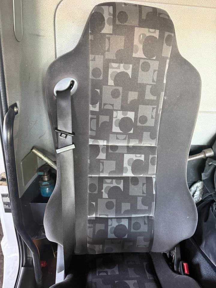 Mercedes Atego 3 Beifahrersitz mit Luft - مقاعد السيارات - شاحنة: صور 4 Mercedes Atego 3 Beifahrersitz mit Luft - مقاعد السيارات - شاحنة: صور 4