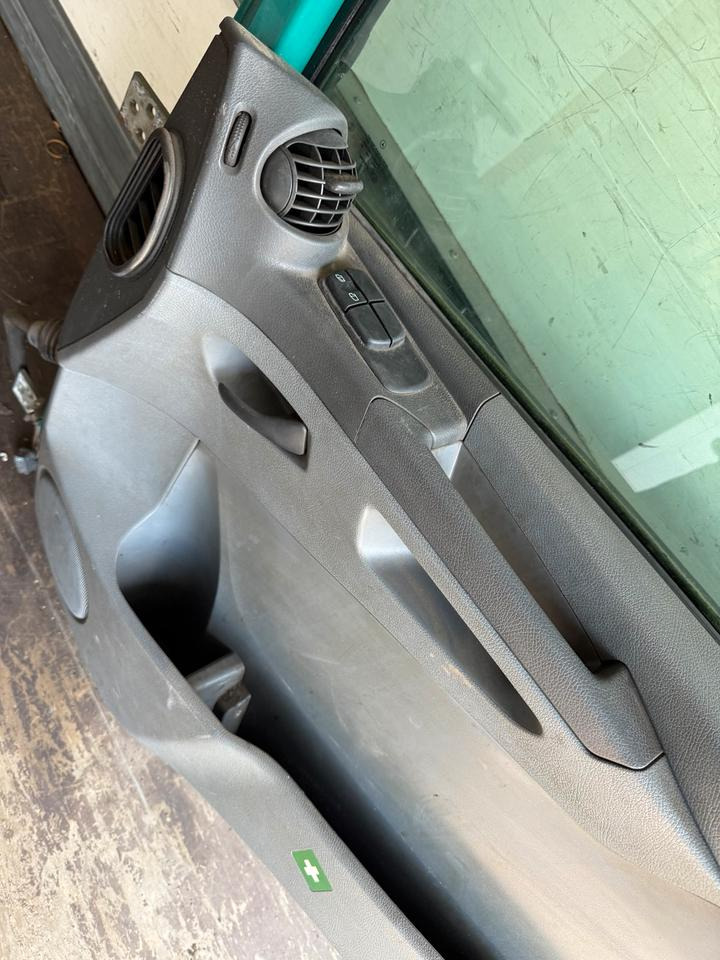 Mercedes Atego Beifahrertür Grün Innenverkleidung LN 71 - باب و قطع الغيار - شاحنة: صور 4 Mercedes Atego Beifahrertür Grün Innenverkleidung LN 71 - باب و قطع الغيار - شاحنة: صور 4