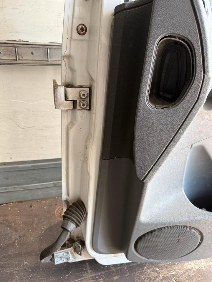 Mercedes Atego Beifahrertür weiß Spiegel Innenverkleidung - باب و قطع الغيار - شاحنة: صور 4 Mercedes Atego Beifahrertür weiß Spiegel Innenverkleidung - باب و قطع الغيار - شاحنة: صور 4