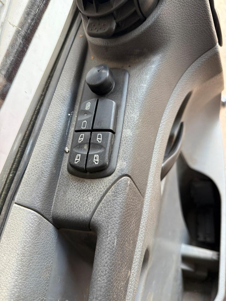 Mercedes Atego Fahrertür Rot Spiegel Innenverkleidung LN 74 - باب و قطع الغيار - شاحنة: صور 3 Mercedes Atego Fahrertür Rot Spiegel Innenverkleidung LN 74 - باب و قطع الغيار - شاحنة: صور 3