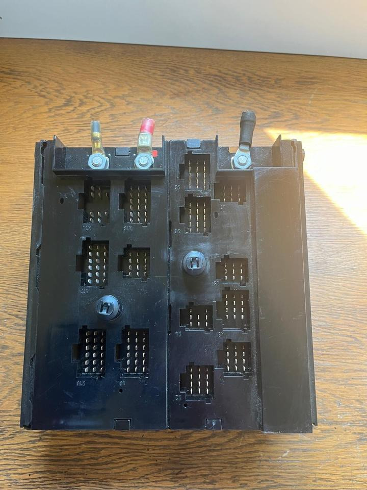 Mercedes Atego Sicherungskasten (Zentralelektrik) A0015433615 - مصهر - شاحنة: صور 4 Mercedes Atego Sicherungskasten (Zentralelektrik) A0015433615 - مصهر - شاحنة: صور 4